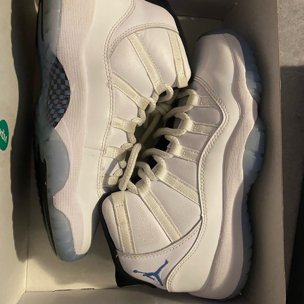 White/blue Legend jordan 11 SIZE 4.5Y